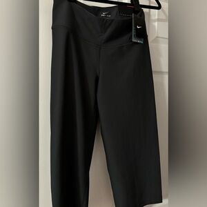 Below knee length exercise capri